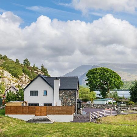 Arlyn, Padarn Lake Viewpoint In Snowdonia Caernarfon Exterior foto